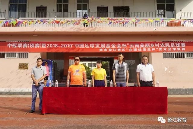 西甲-莱万多夫斯基帽子戏法 巴萨4-2瓦伦西亚